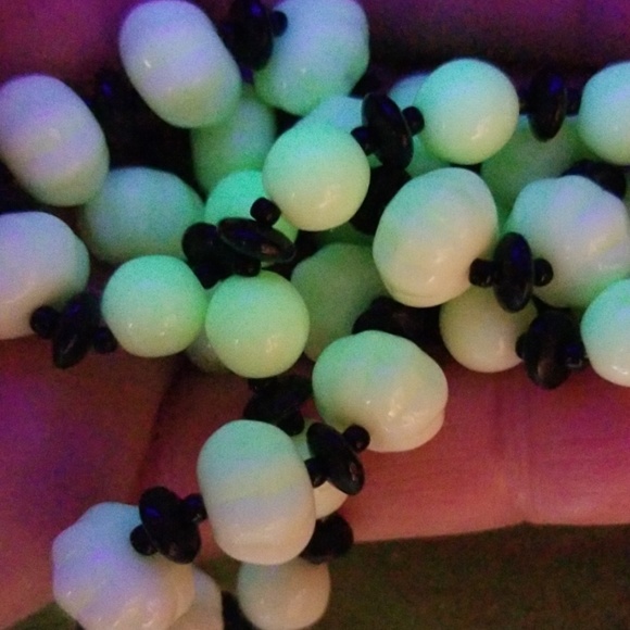 Vintage Czech Bohemian 1920s Art Deco Uranium Glass Bead Necklace - Picture 10 of 12